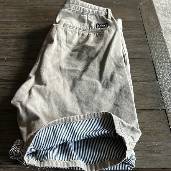 Shorts by obey - Picture 2 of 2